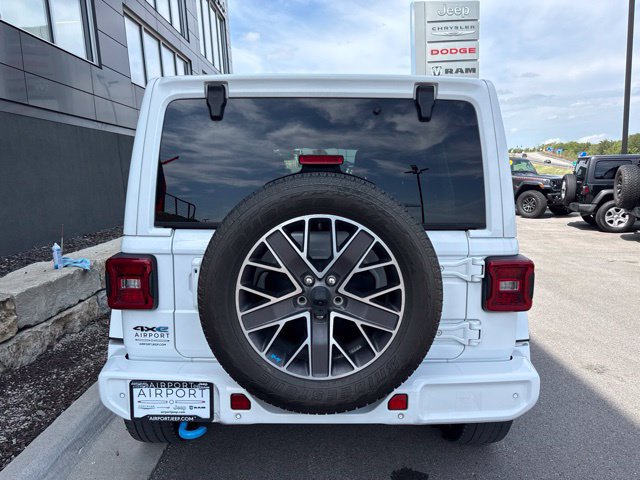 Used 2022 Jeep Wrangler Unlimited Sahara AWD/4WD image 4