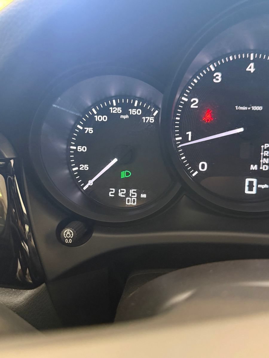 Certified 2023 Porsche Macan Turbo AWD/4WD image 11