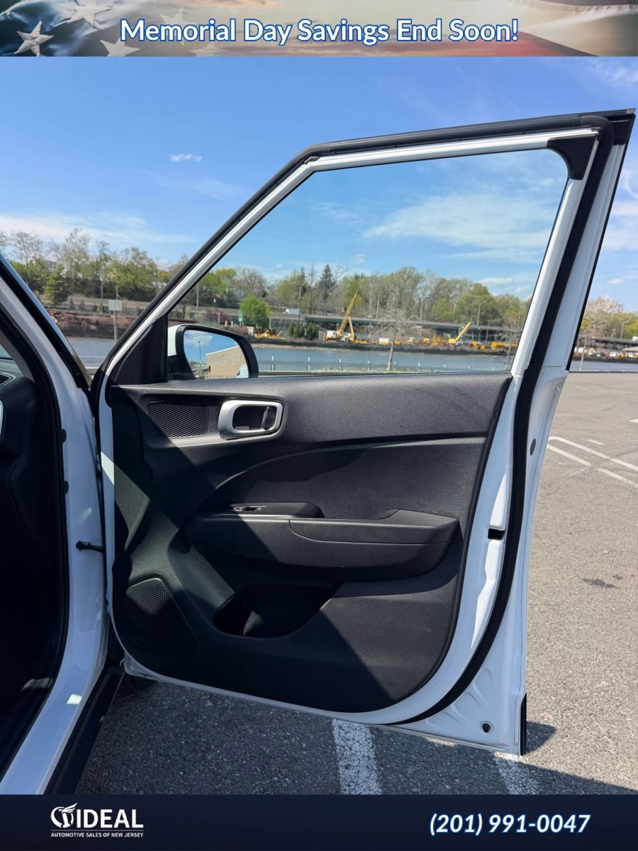 Used 2024 Hyundai Venue SE FWD image 26