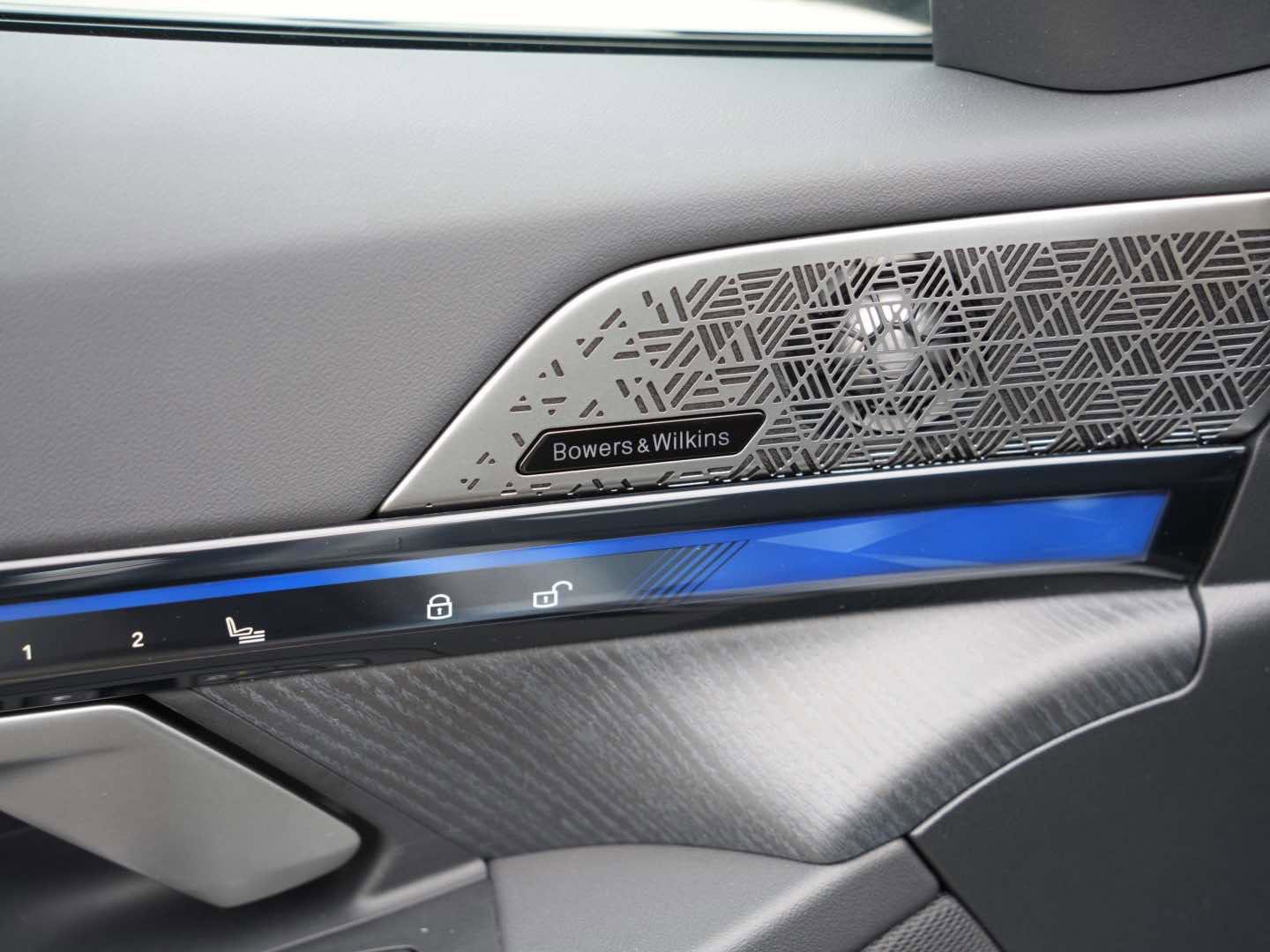 Used 2025 BMW i5 eDrive40i w/ M Sport Package image 13