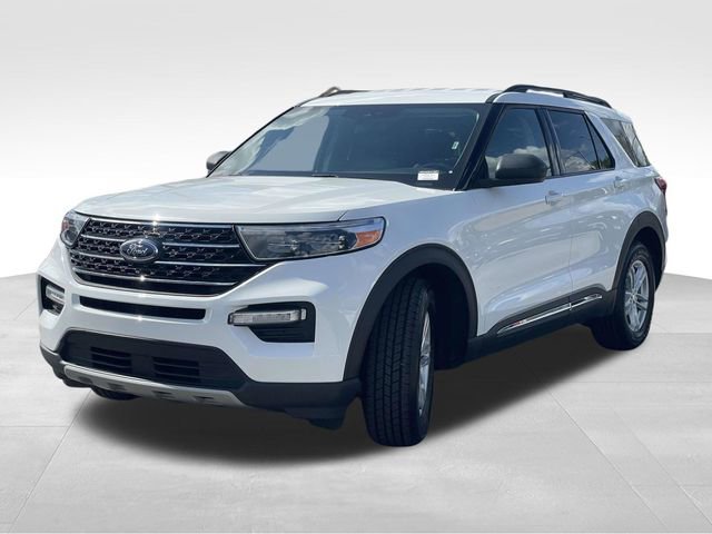 Used 2024 Ford Explorer XLT w/ Equipment Group 202A image 7
