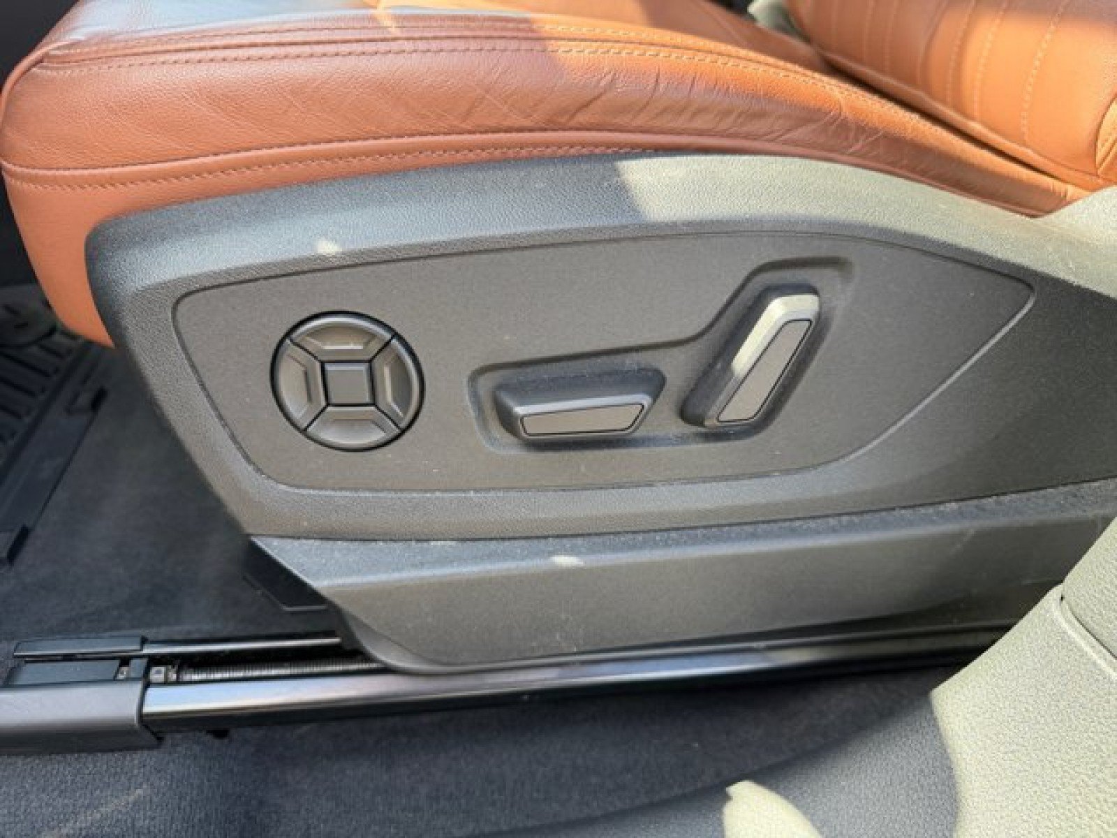 Used 2022 Audi e-tron Premium AWD/4WD image 11