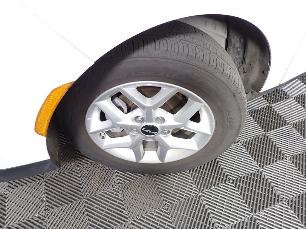 Used 2025 Kia Soul LX image 34