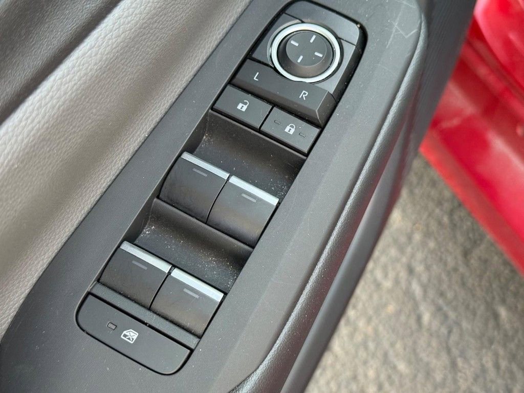 Used 2025 Toyota Prius XLE image 14