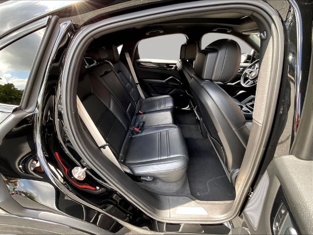 Used 2023 Porsche Cayenne S AWD/4WD image 26