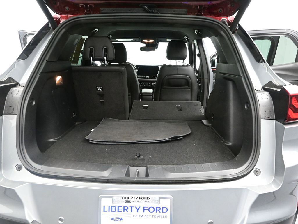 Used 2025 Chevrolet TrailBlazer RS w/ Convenience Package FWD image 11