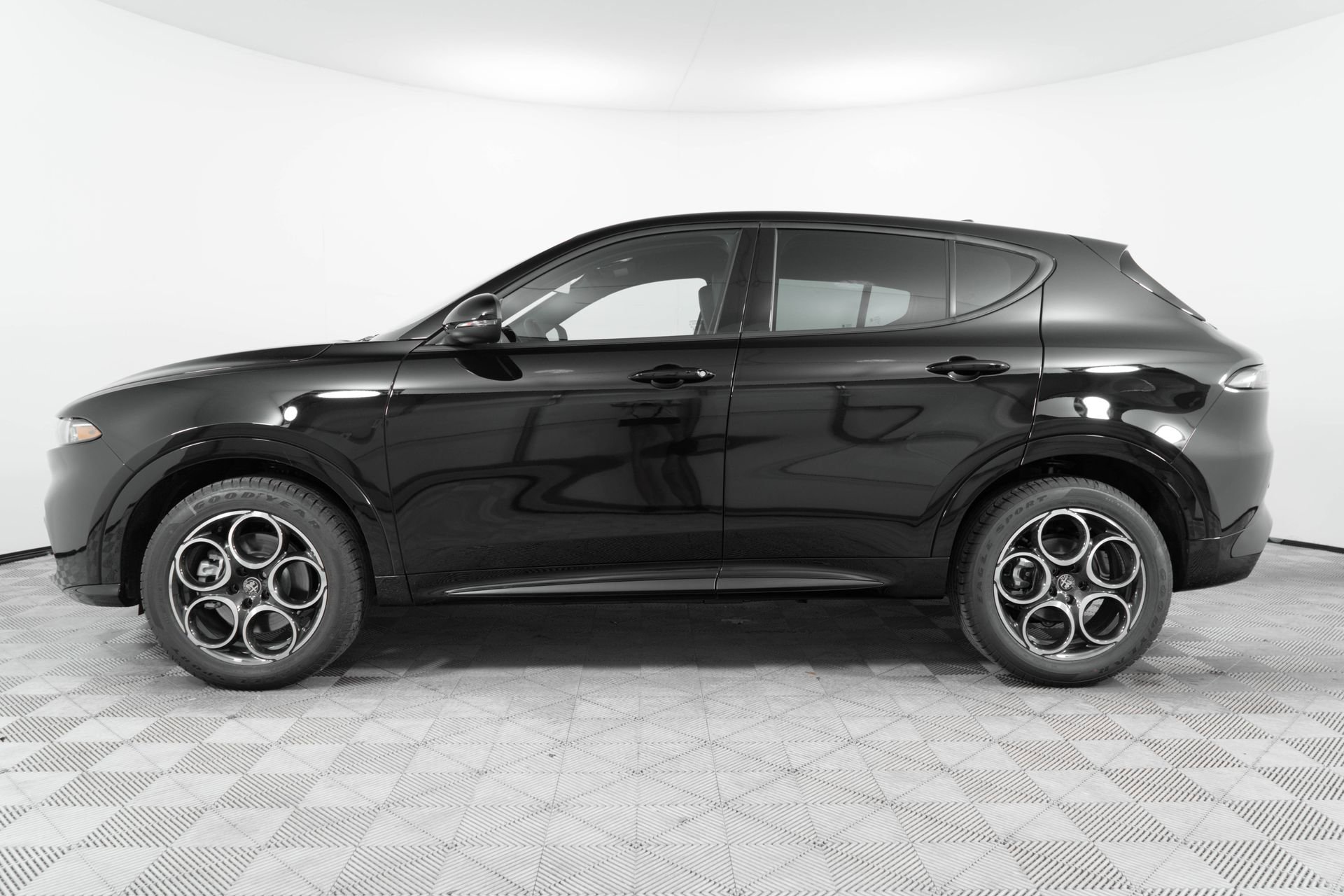 New 2025 Alfa Romeo Tonale image 5