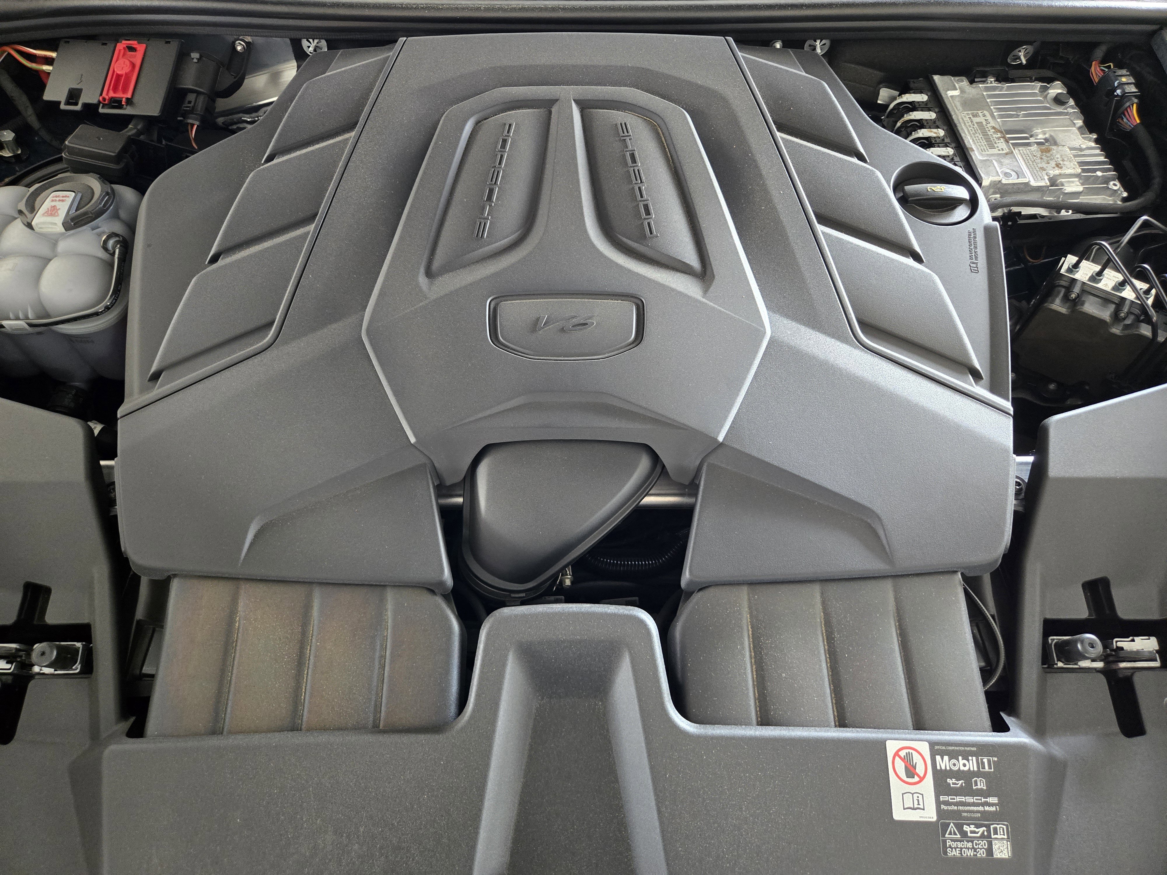 Certified 2025 Porsche Cayenne image 32