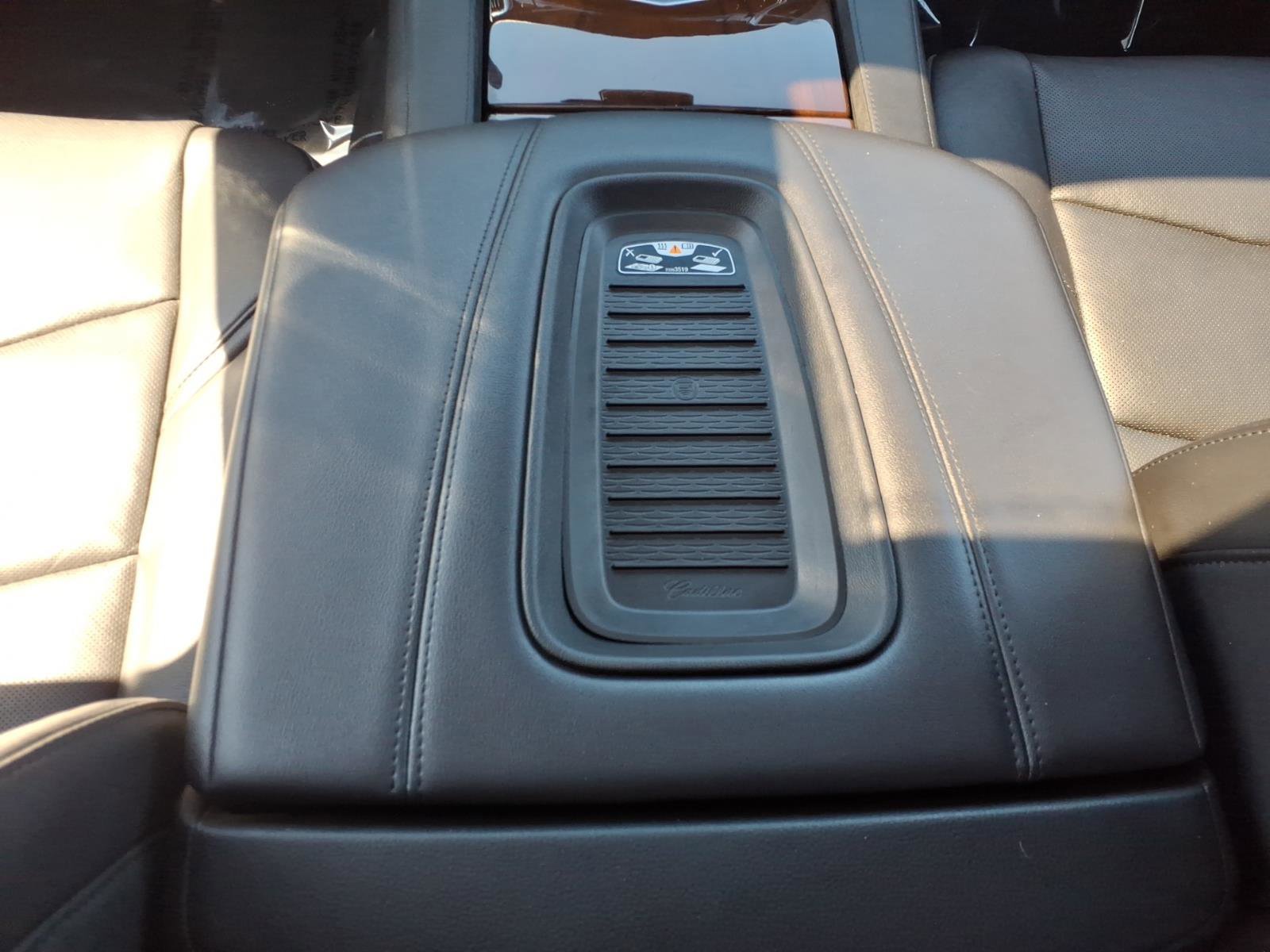 Used 2019 Cadillac Escalade Luxury AWD/4WD image 20