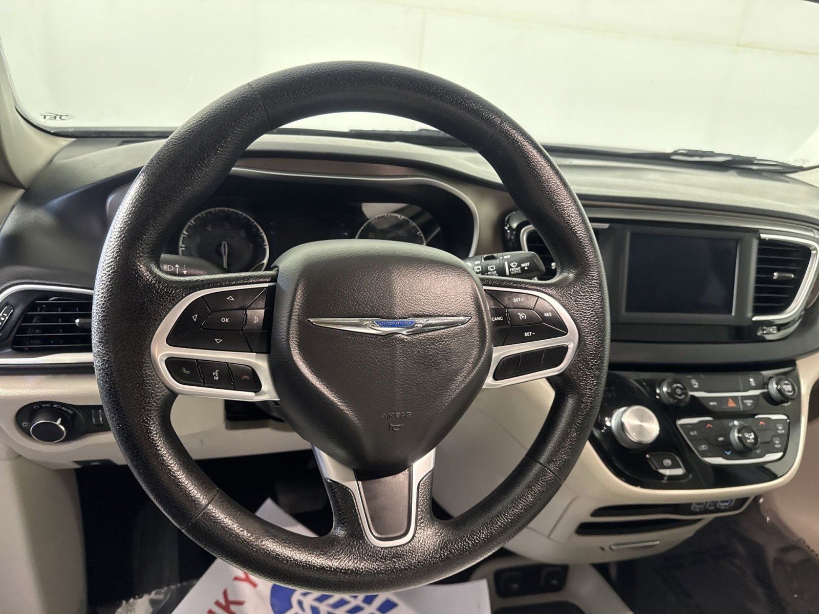 Used 2021 Chrysler Voyager Lxi image 16