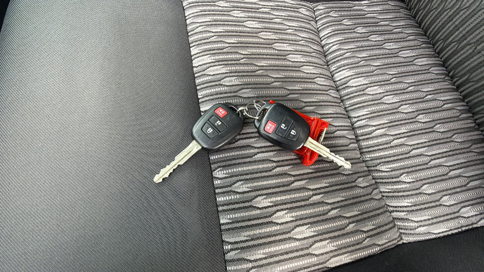 Used 2019 Toyota Tundra SR5 w/ TRD Off Road Package image 29