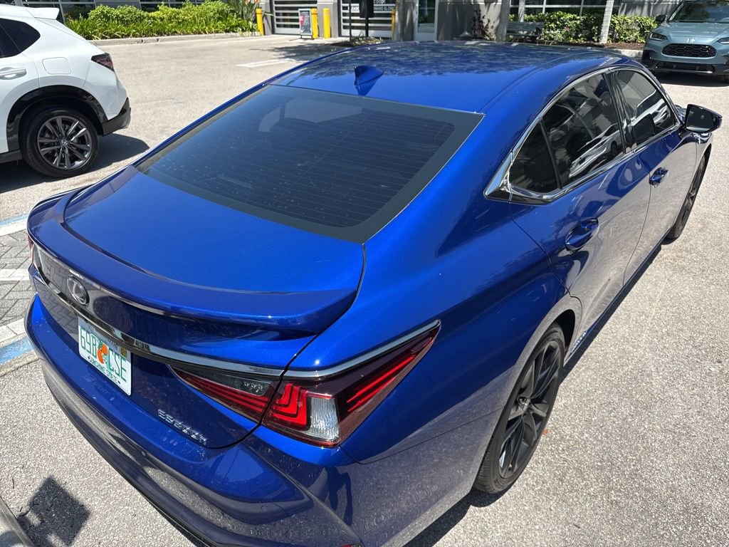 Used 2022 Lexus ES 300h F Sport w/ Accessory Package 2 FWD image 3