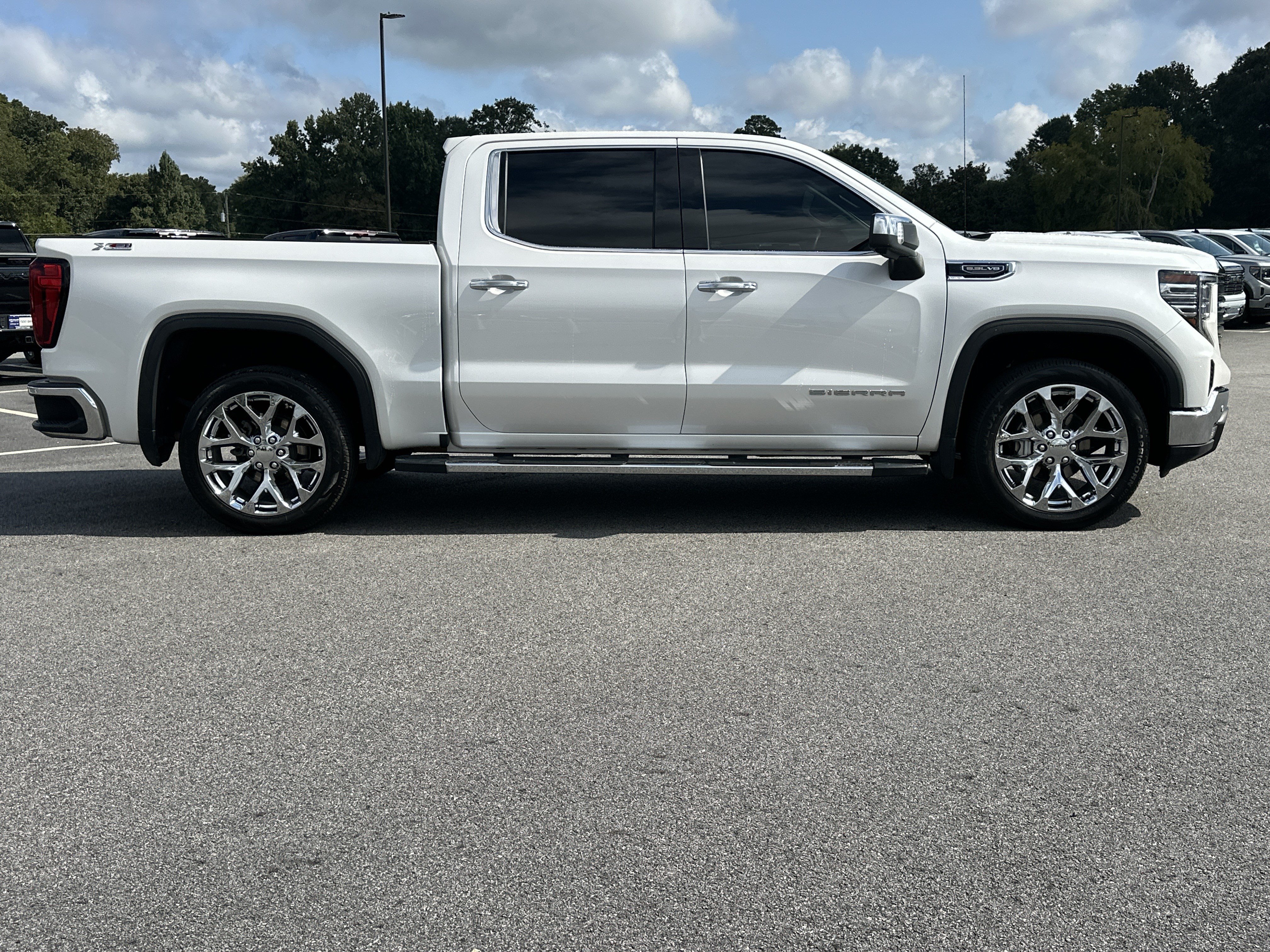 Used 2022 GMC Sierra 1500 SLT w/ SLT Premium Plus Package AWD/4WD image 4