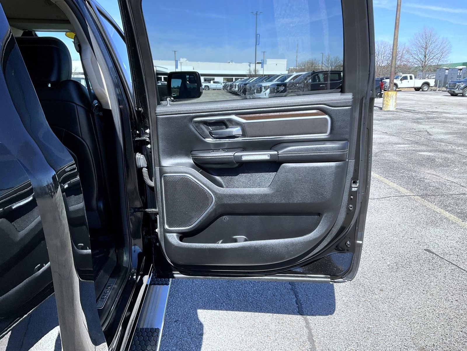 Used 2021 RAM 1500 Laramie AWD/4WD image 17