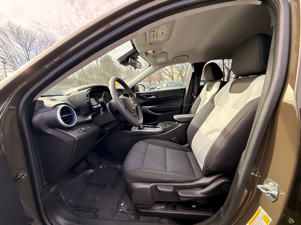 Used 2024 Chevrolet Trax LS image 23