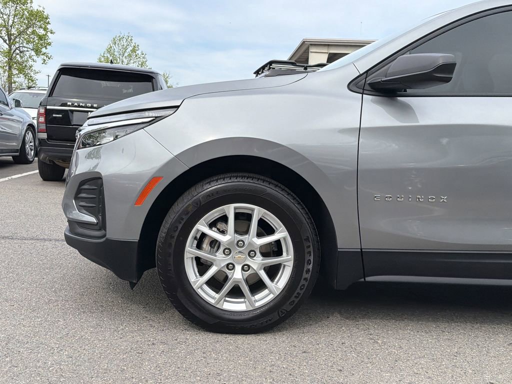 Used 2023 Chevrolet Equinox LS image 9
