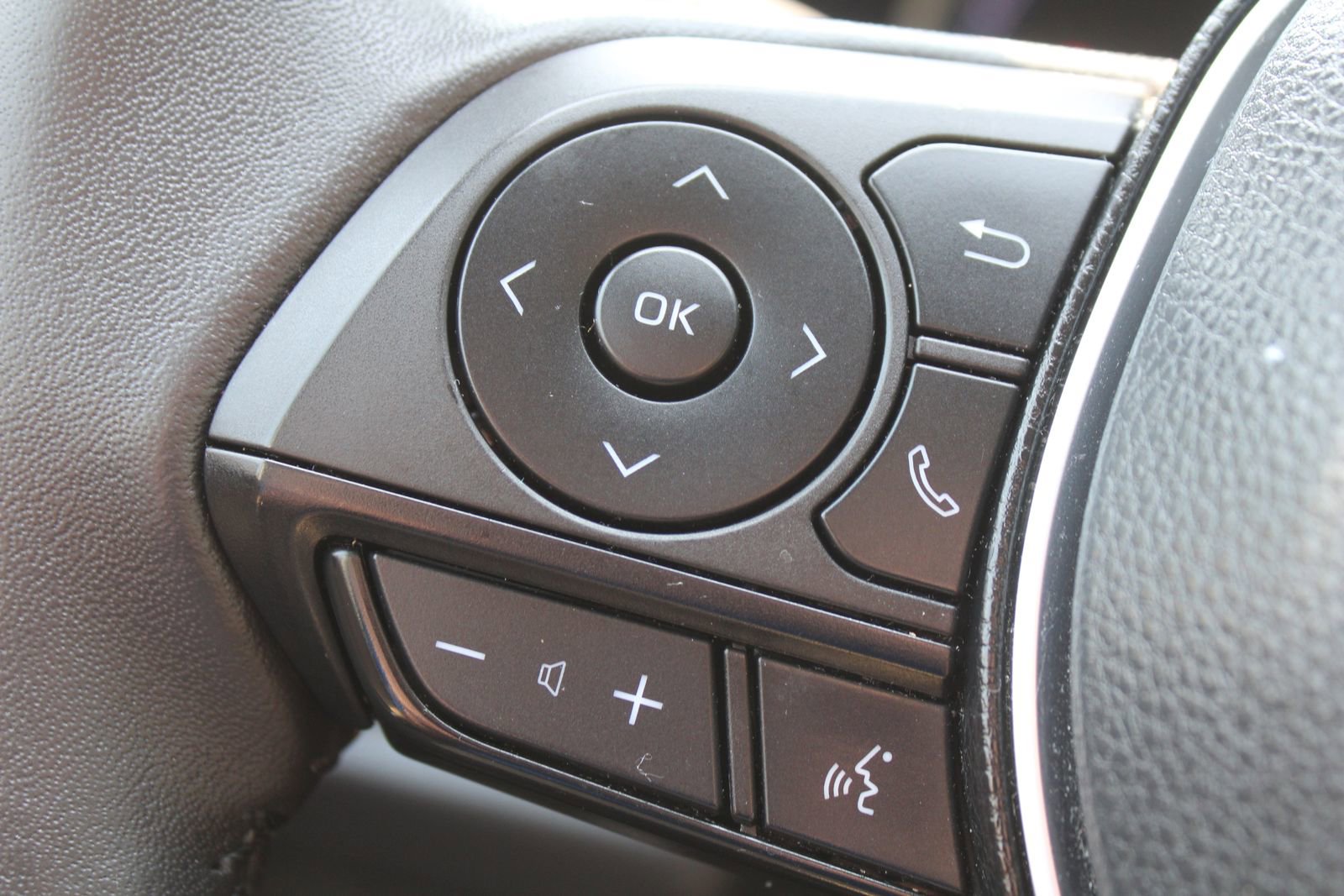 Used 2022 Toyota RAV4 Limited AWD/4WD image 28