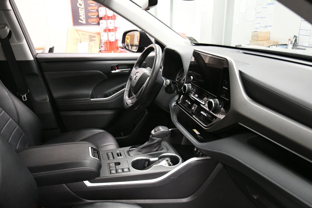 Certified 2023 Toyota Highlander XLE image 33