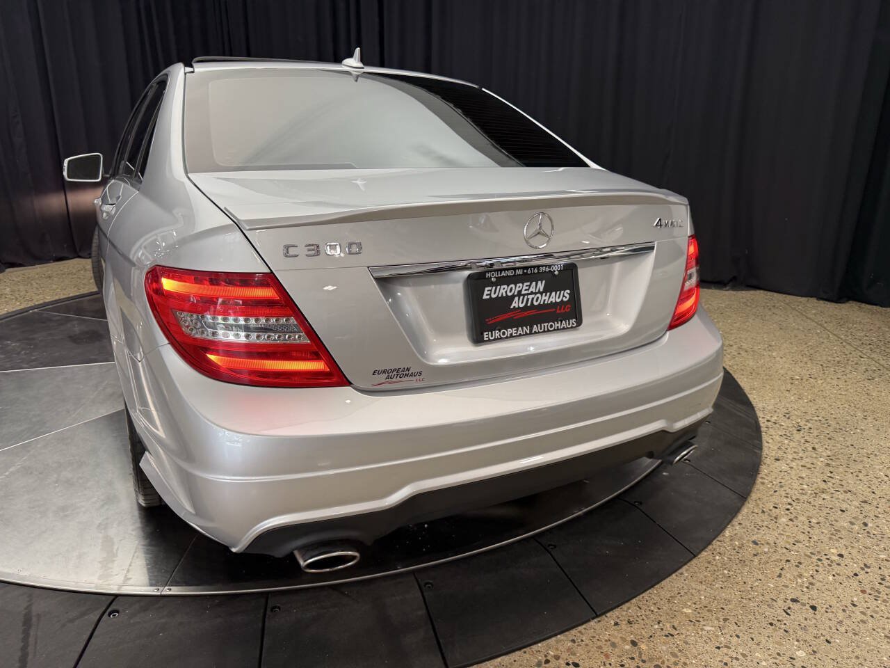 Used 2014 Mercedes-Benz C 300 4MATIC Sedan image 5