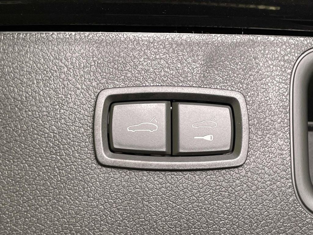 New 2026 Porsche Macan Turbo image 21