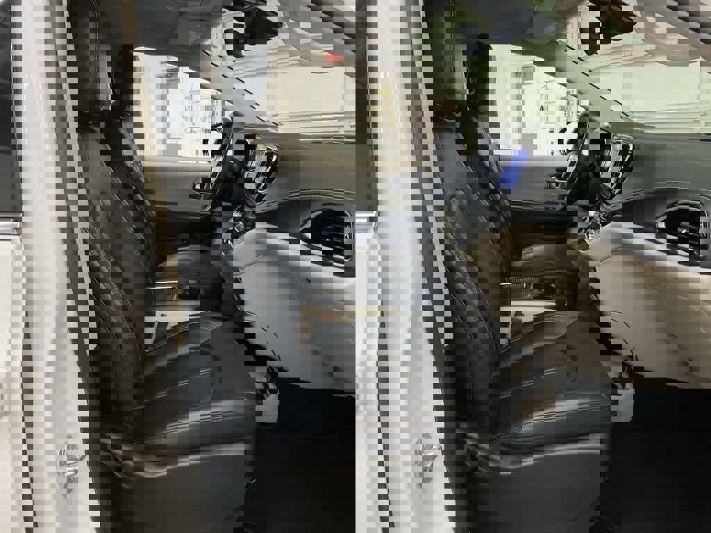 Used 2024 Chrysler Pacifica Select image 19