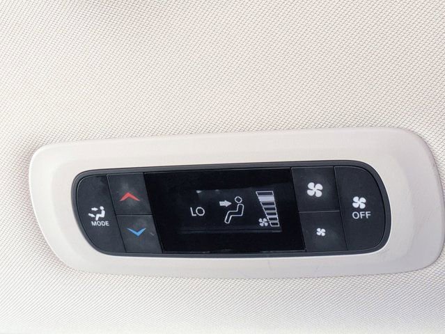 Used 2023 Chrysler Voyager LX image 17