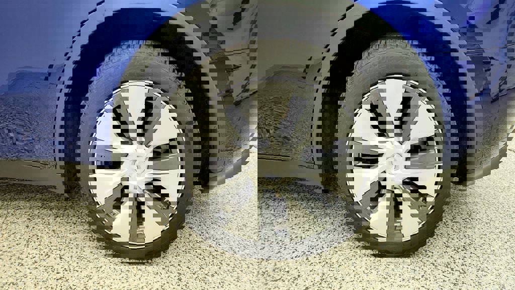 Used 2024 Tesla Model Y Long Range image 9