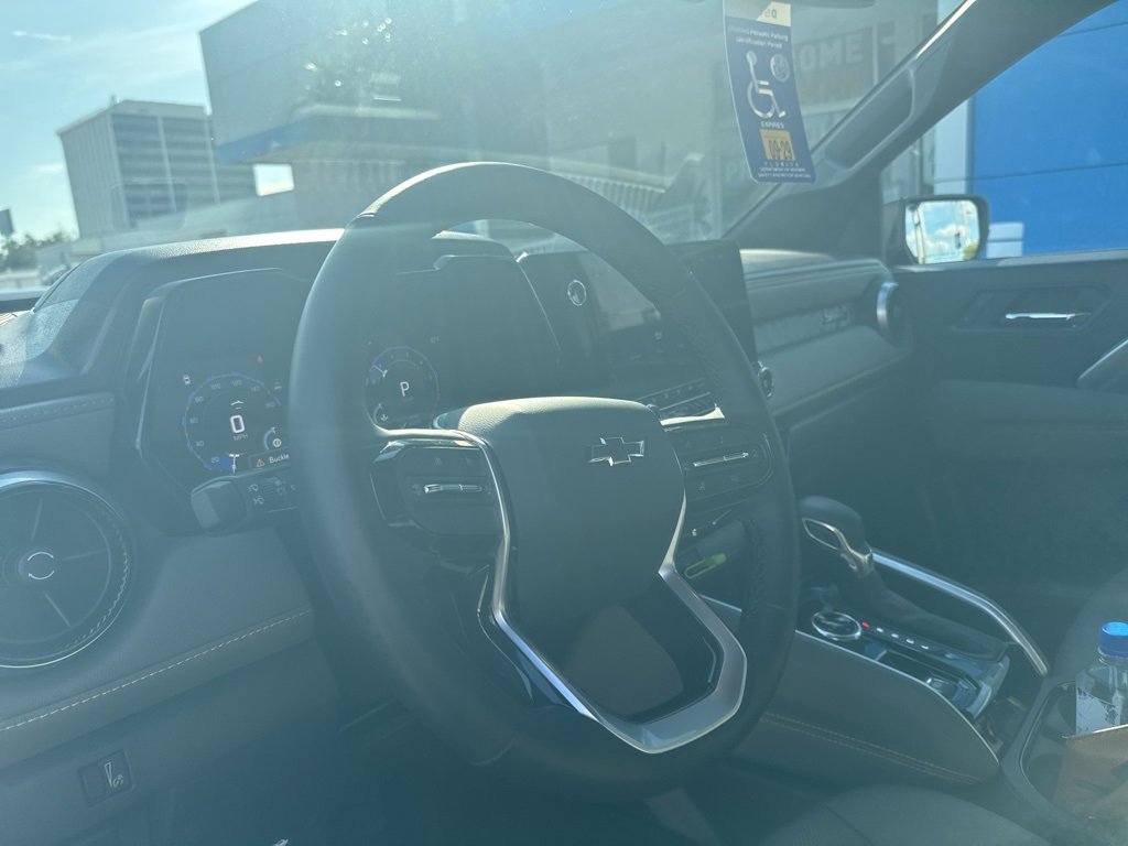 Used 2024 Chevrolet Colorado ZR2 w/ ZR2 Convenience Package III image 12