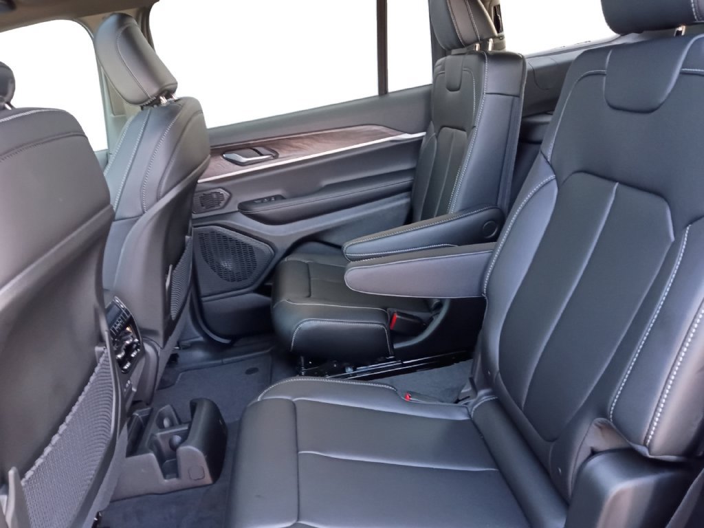 New 2027 Jeep Grand Cherokee L Limited AWD/4WD image 22