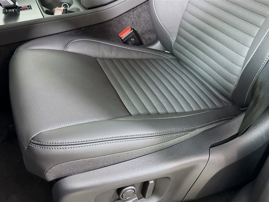 New 2026 Land Rover Discovery Sport Landmark image 22