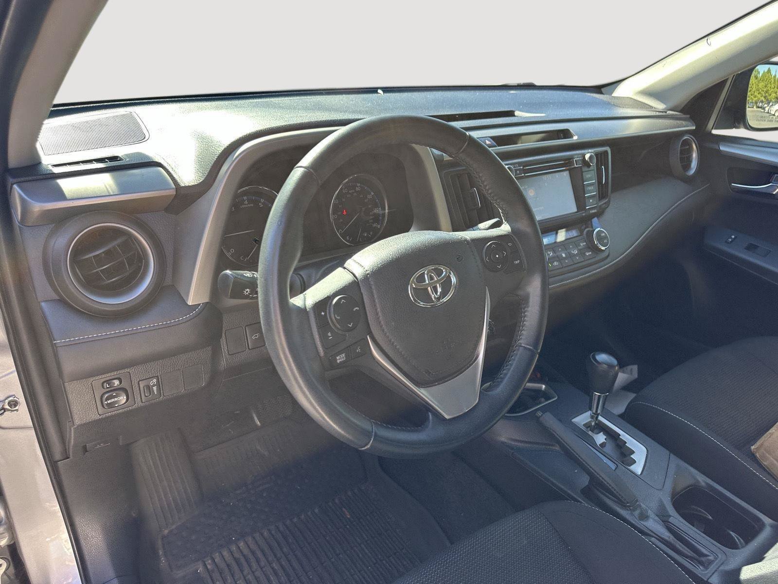 Used 2016 Toyota RAV4 XLE FWD image 10