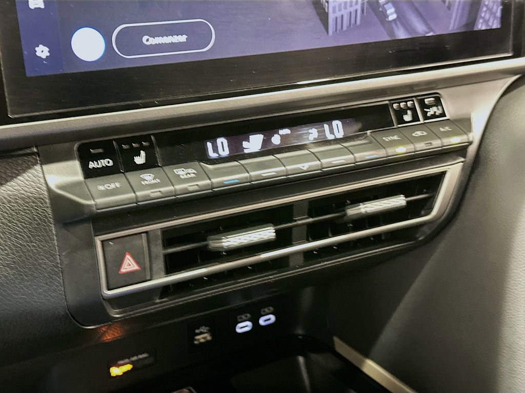 Used 2025 Toyota Camry XSE FWD image 16