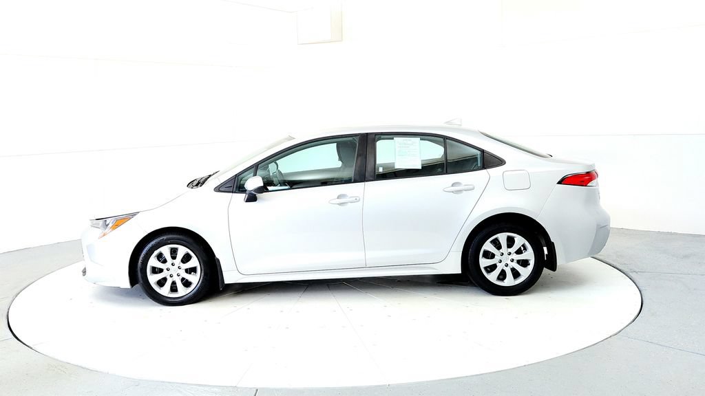 Used 2023 Toyota Corolla LE FWD image 3