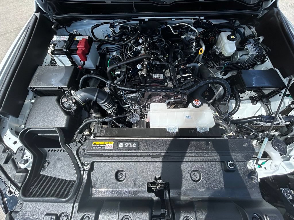 Used 2025 Toyota 4Runner SR5 AWD/4WD image 32