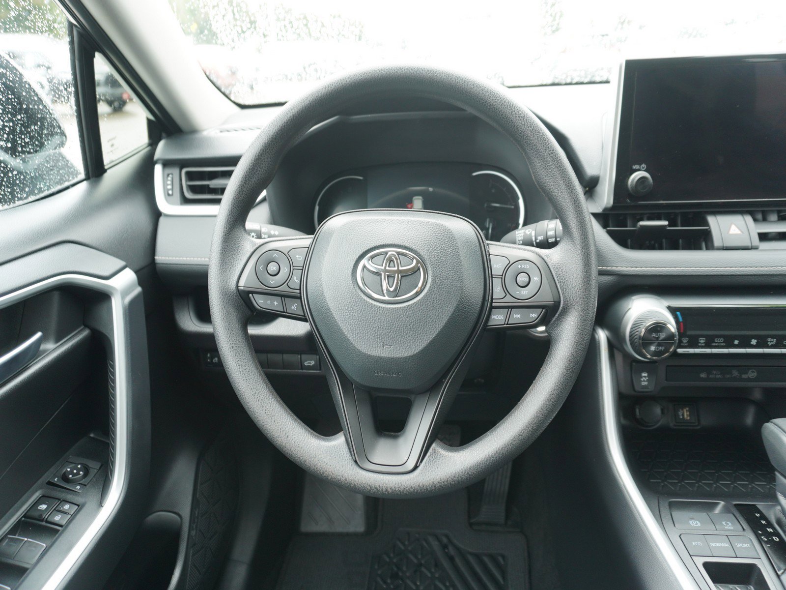 Used 2025 Toyota RAV4 XLE FWD image 15