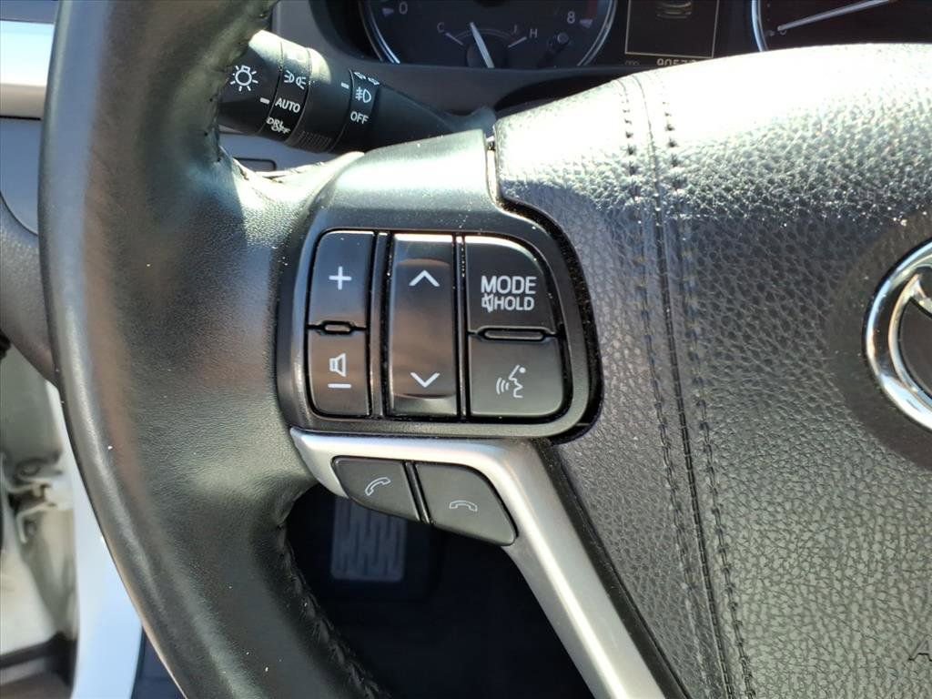 Used 2019 Toyota Highlander SE w/ Nightshade Edition image 27