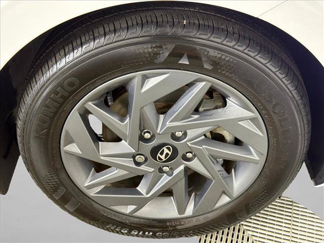 Used 2024 Hyundai Elantra SEL FWD image 13
