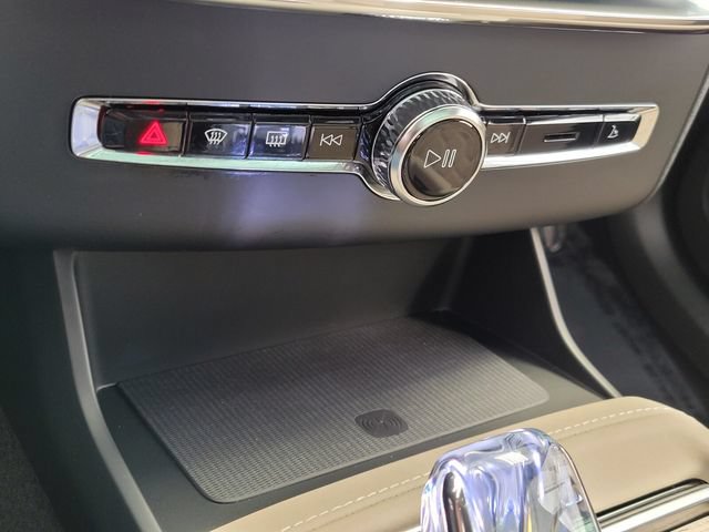 New 2026 Volvo XC90 B6 Core w/ Protection Package AWD/4WD image 23