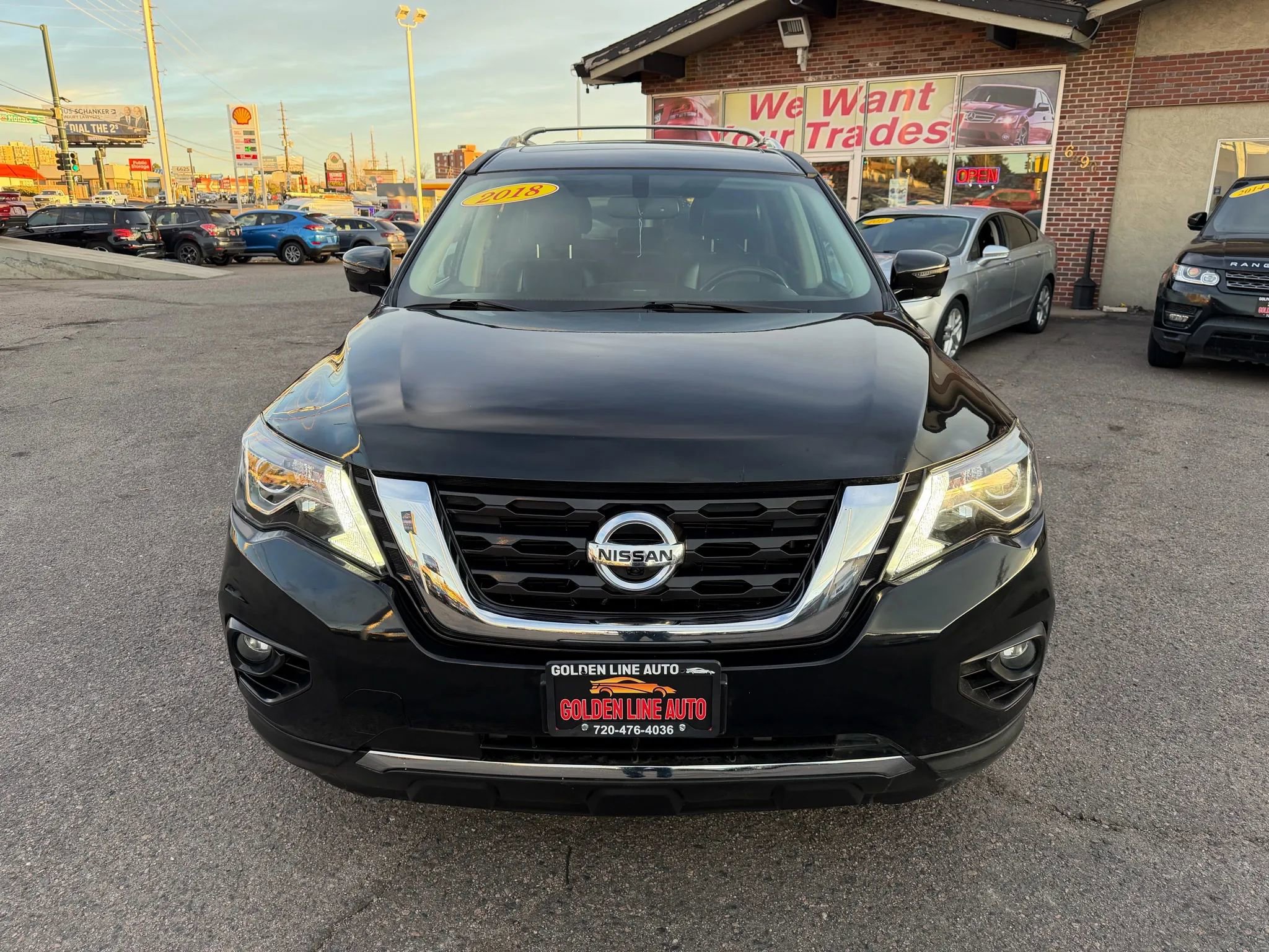 Used 2018 Nissan Pathfinder Platinum w/ Cargo Package image 3