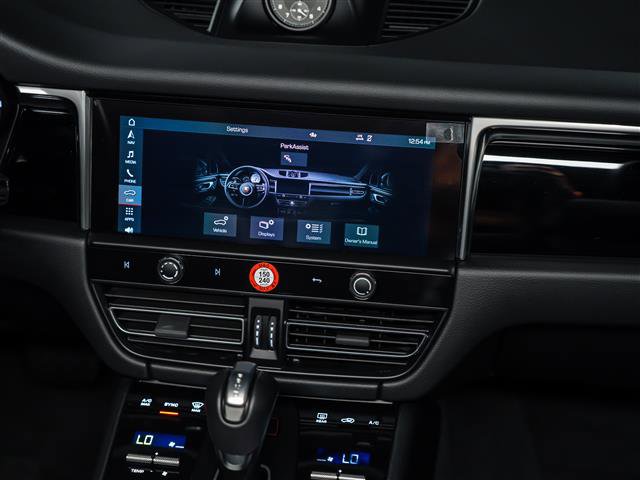 Certified 2025 Porsche Macan image 25