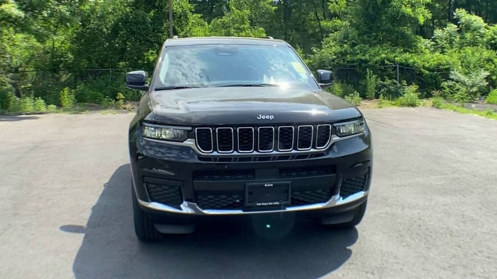 Used 2023 Jeep Grand Cherokee L Laredo AWD/4WD image 4