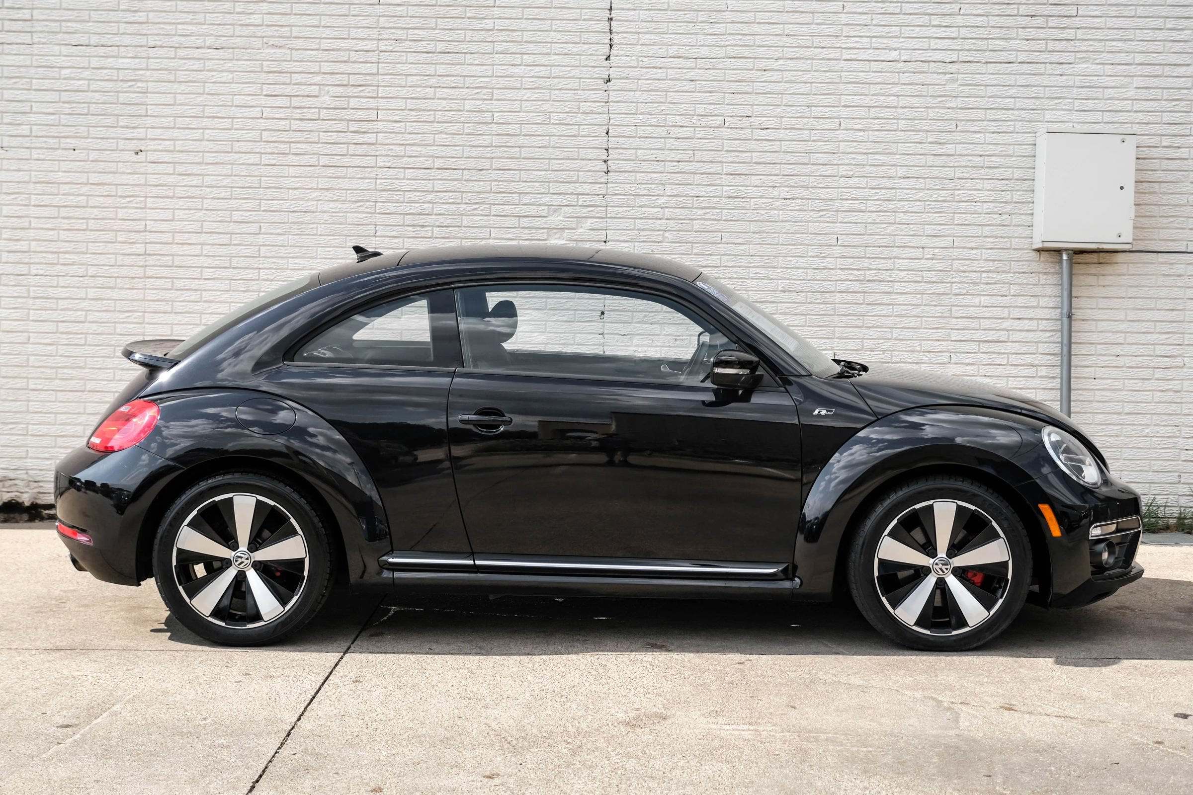 Used 2016 Volkswagen Beetle R-Line SE FWD image 6