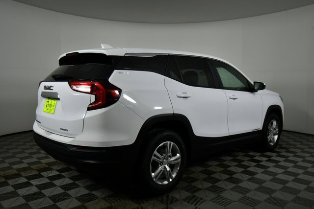 Used 2024 GMC Terrain SLE image 10