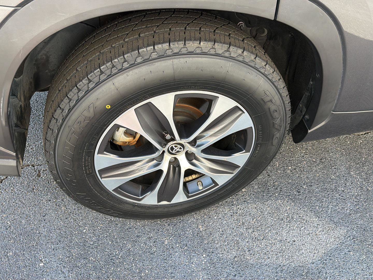 Used 2022 Toyota Highlander XLE FWD image 41