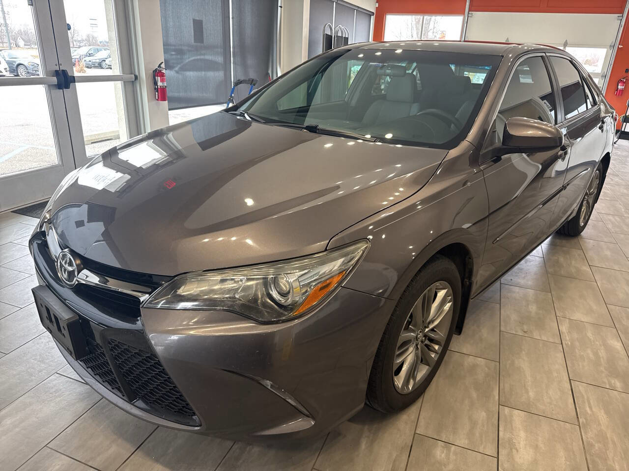 Used 2015 Toyota Camry SE image 6