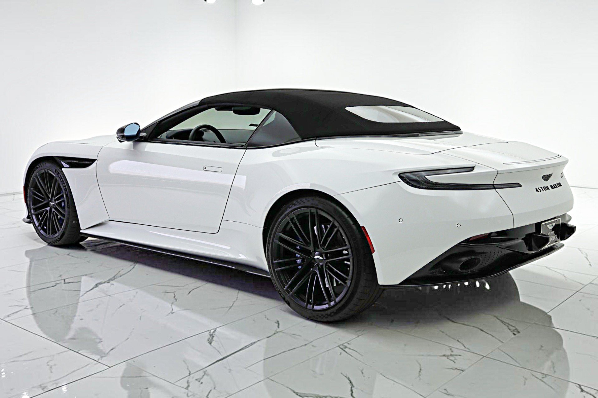 Used 2024 Aston Martin DB12 Convertible RWD image 27