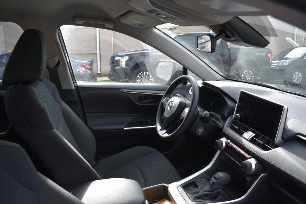Used 2025 Toyota RAV4 LE image 20