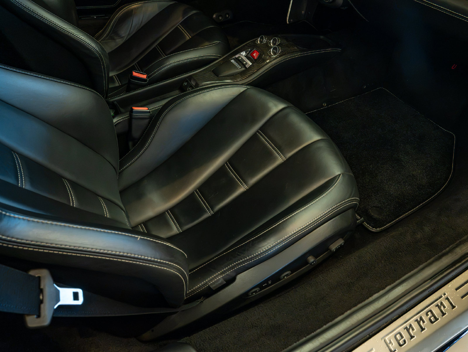 Used 2014 Ferrari 458 Italia Coupe RWD image 20