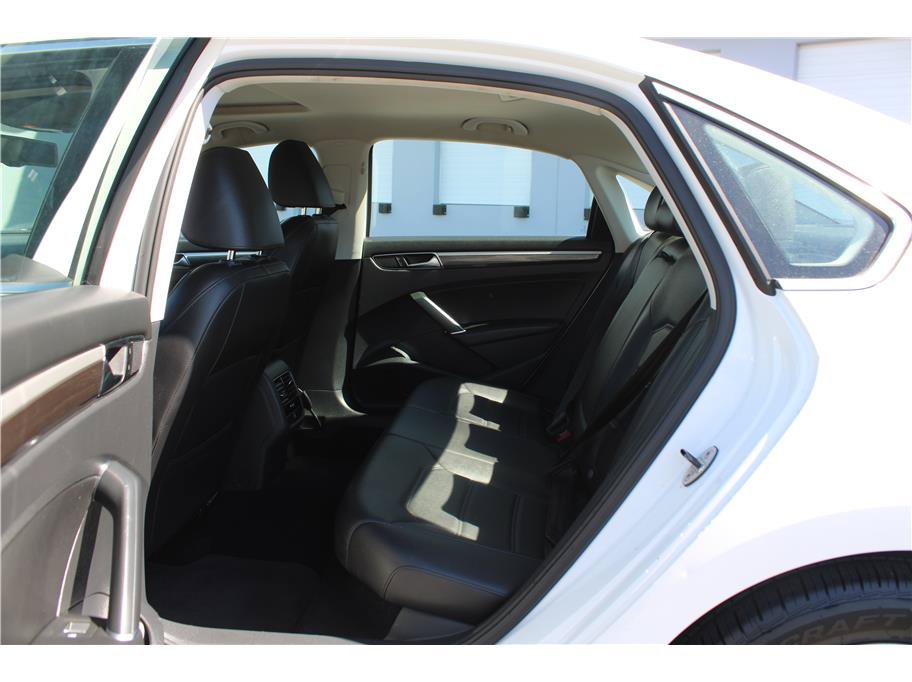 Used 2017 Volkswagen Passat 1.8T SE FWD image 12