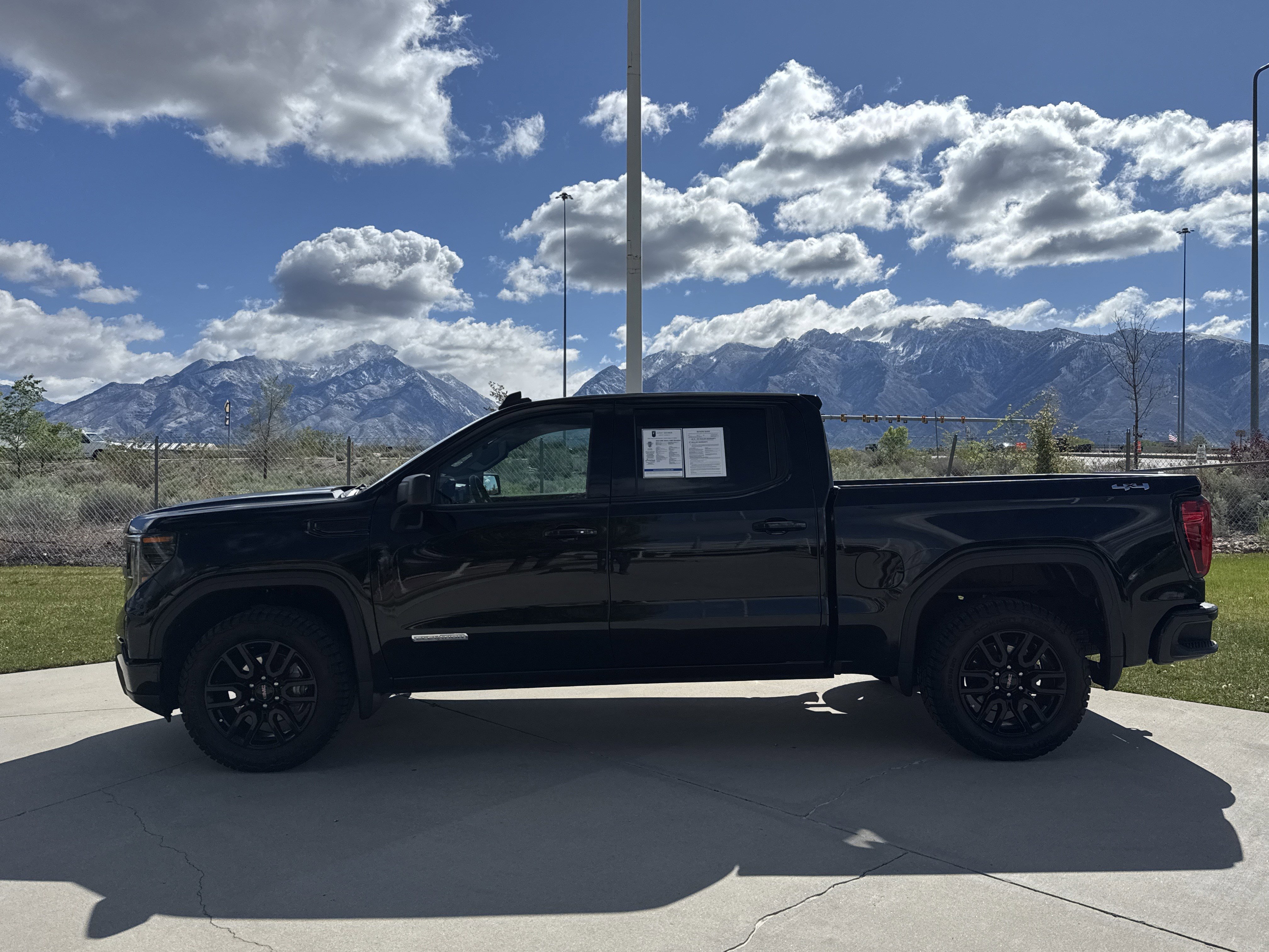 Used 2023 GMC Sierra 1500 Elevation image 2